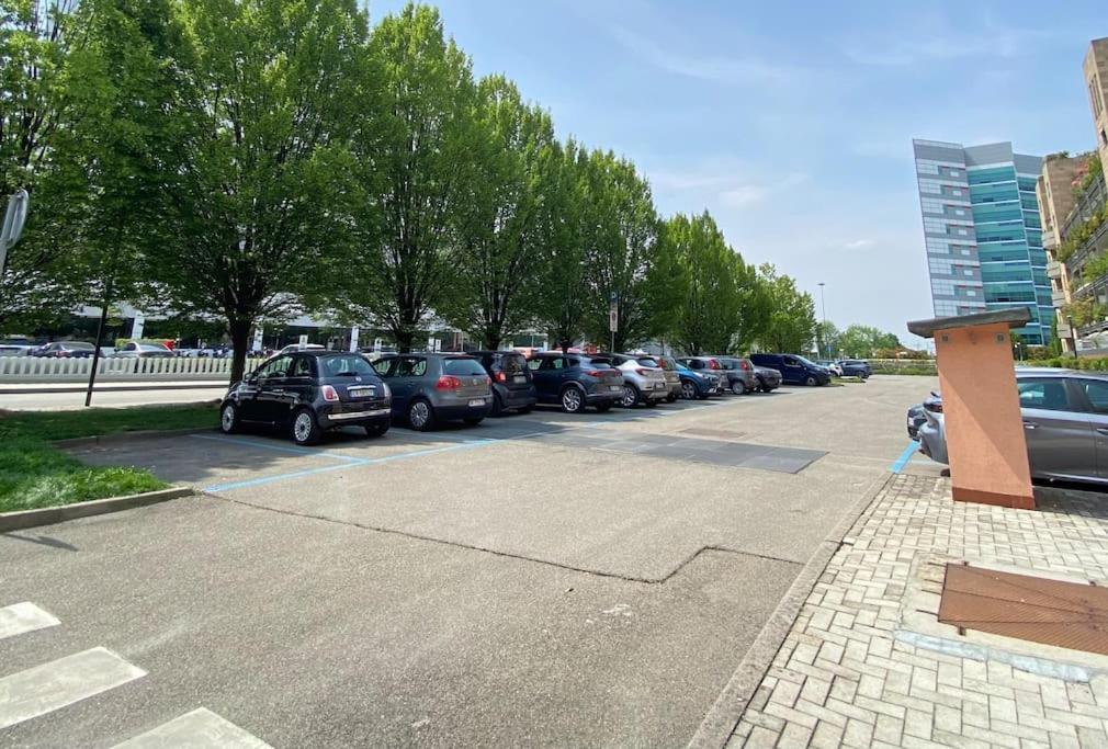 Incantevole - 15 Minuti Da Duomo + Wifi, Parking San Donato Milanese Kültér fotó